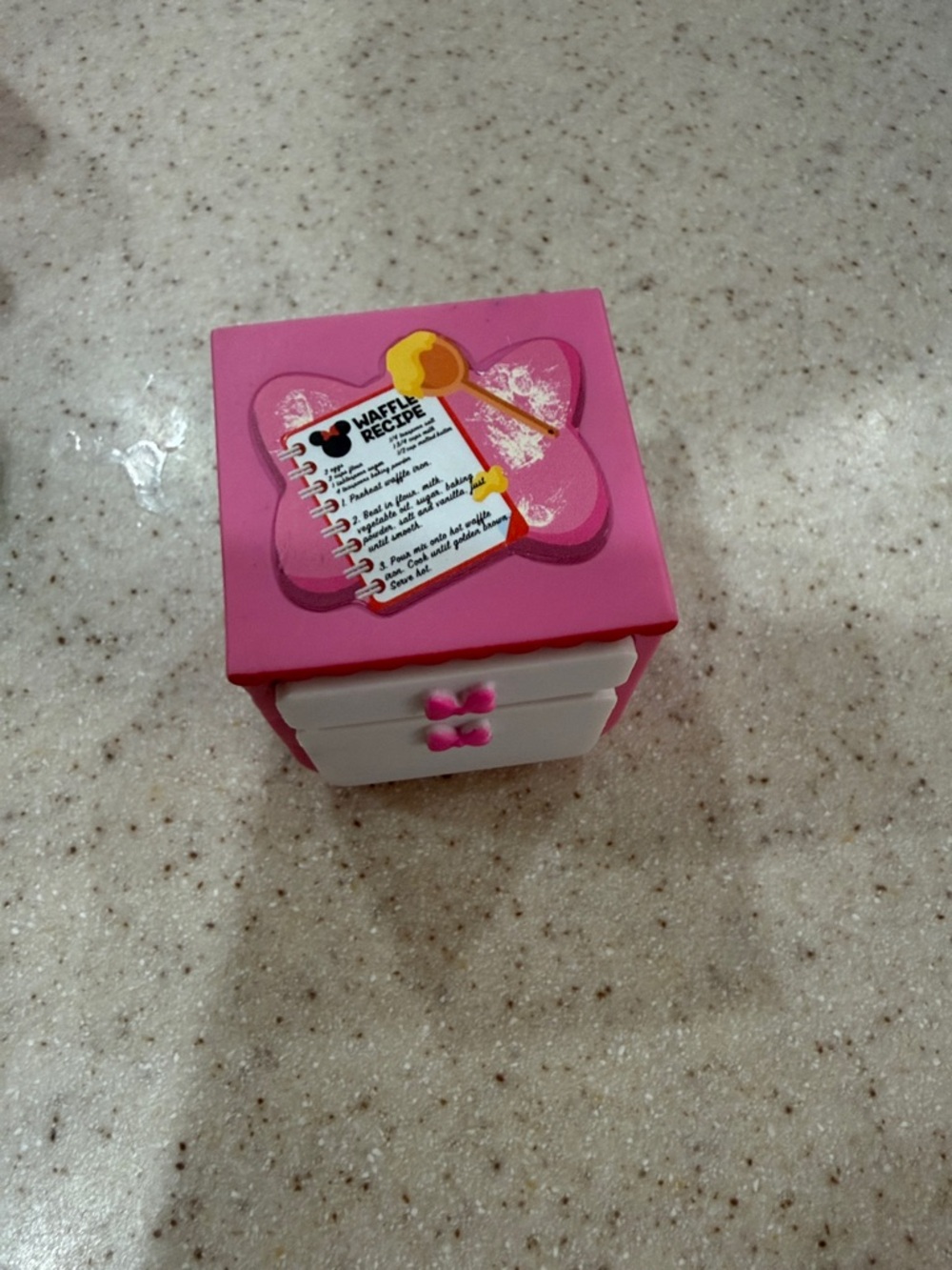 Disney Shopkins Moose Happy Places Minnie Mouse Waffle Kitchen And Belle Set - Picture 11 of 14